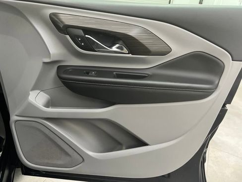 Used 2024 GMC Terrain SLT image 26