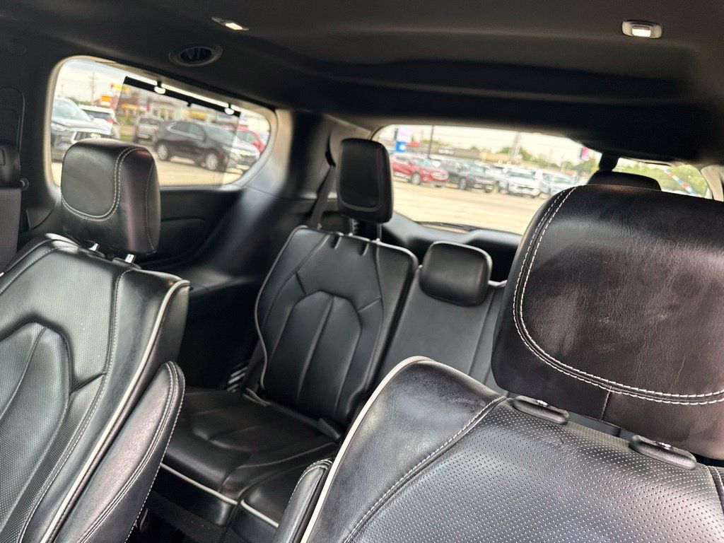 Used 2025 Chrysler Pacifica Limited FWD image 29