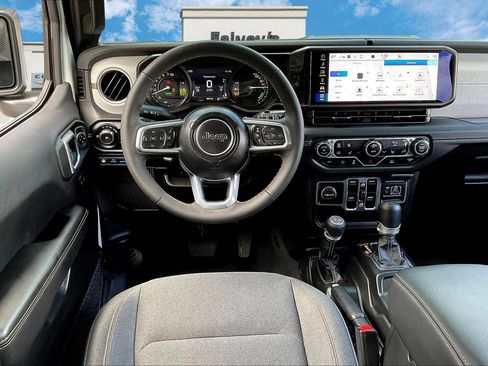 Used 2024 Jeep Wrangler Sahara image 5