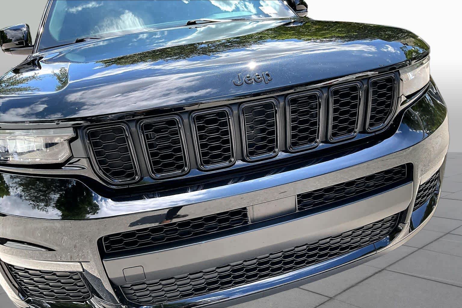 Used 2024 Jeep Grand Cherokee L Limited w/ Black Appearance Package AWD/4WD image 30