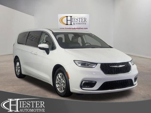 Used 2023 Chrysler Pacifica Touring-L FWD image 1