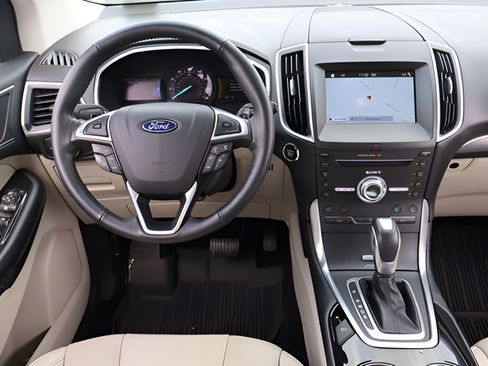 Used 2017 Ford Edge Titanium w/ Equipment Group 301A FWD image 17