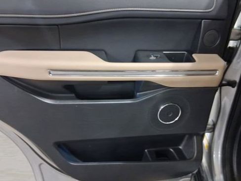Used 2024 Ford Expedition Limited image 22