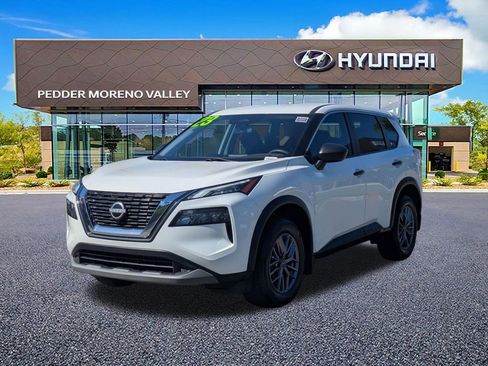 Used 2023 Nissan Rogue S image 2