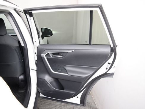 Used 2020 Toyota RAV4 XLE w/ Carpet Mat Package AWD/4WD image 13