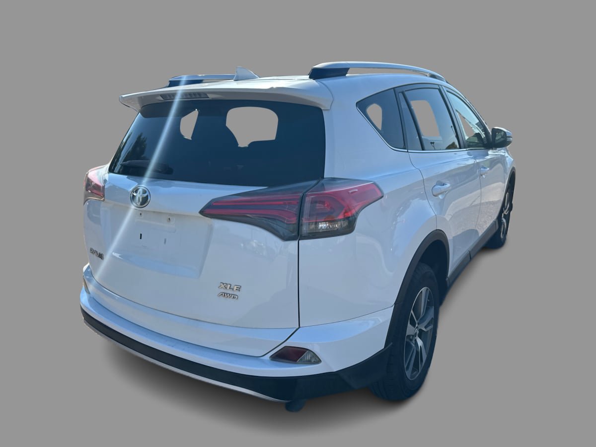 Used 2016 Toyota RAV4 XLE AWD/4WD image 32