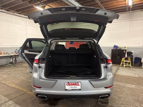 Used 2025 Porsche Cayenne image 13