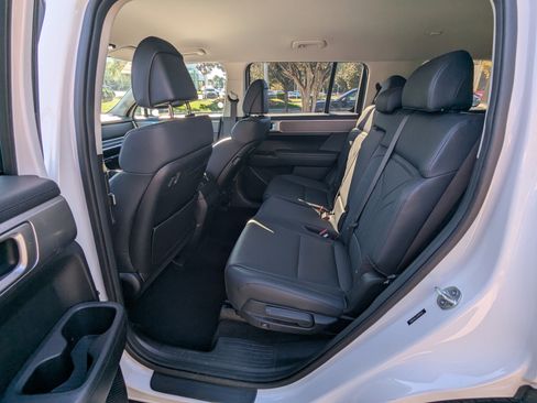 Used 2025 Hyundai Santa Fe SEL image 11