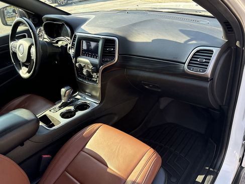 Used 2019 Jeep Grand Cherokee Laredo image 21