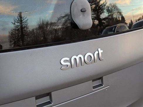 Used 2016 smart fortwo pure image 10