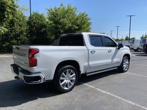 Used 2022 Chevrolet Silverado 1500 High Country w/ High Country Premium Package AWD/4WD image 9