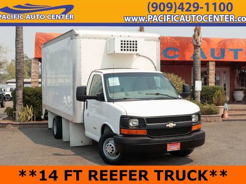 Used 2015 Chevrolet Express 4500 RWD image 1