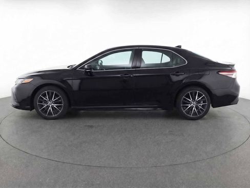 Used 2024 Toyota Camry SE image 7