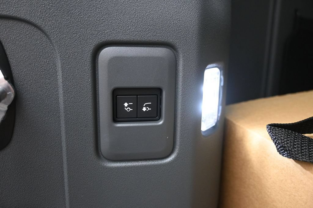 New 2026 Land Rover Defender 110 S AWD/4WD image 18