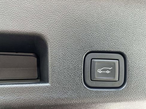 Used 2024 Chevrolet Traverse LT w/ Trailering Package FWD image 29