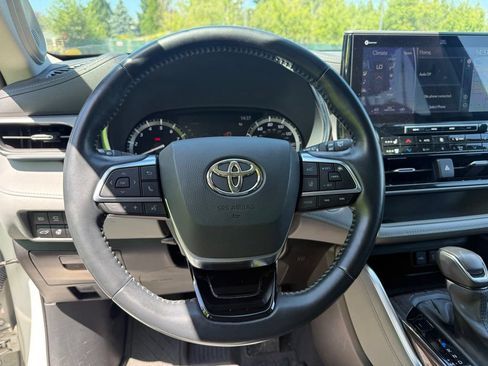 Used 2021 Toyota Highlander Platinum AWD/4WD image 9