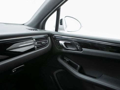 New 2026 Porsche Macan AWD/4WD image 31