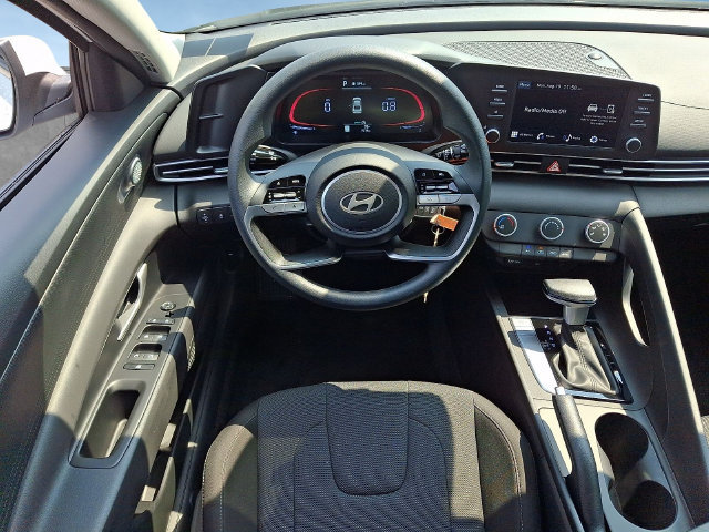 Certified 2025 Hyundai Elantra SE w/ Cargo Package FWD image 8