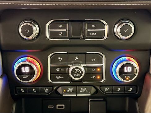 Used 2022 GMC Yukon XL SLT w/ SLT Premium Package AWD/4WD image 15