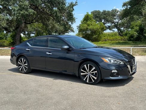 Used 2021 Nissan Altima 2.5 Platinum AWD/4WD image 3