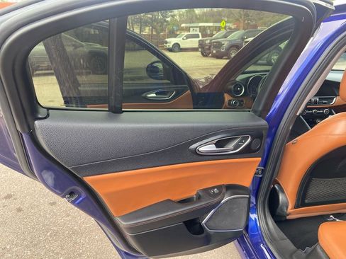 Used 2020 Alfa Romeo Giulia AWD w/ Nero Edizione image 22