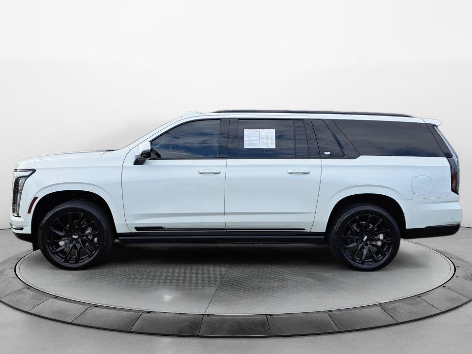 Used 2025 Cadillac Escalade ESV Sport Platinum AWD/4WD image 4