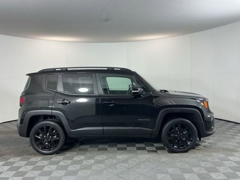 Used 2022 Jeep Renegade Altitude image 4