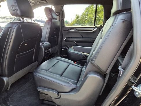 Used 2026 GMC Acadia Elevation w/ Elevation Premium Package FWD image 10