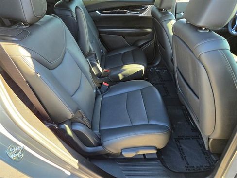 Used 2025 Cadillac XT6 Premium Luxury image 21