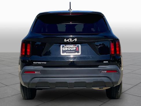Used 2023 Kia Sorento LX AWD/4WD image 5