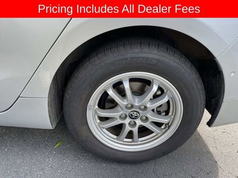 Used 2018 Toyota Prius Three w/ Advanced Technology Package FWD image 9