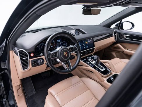 Used 2021 Porsche Cayenne Coupe image 4