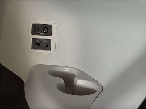 Used 2024 Toyota Sienna XSE AWD/4WD image 11