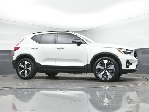 Used 2024 Volvo XC40 B5 Plus AWD/4WD image 34