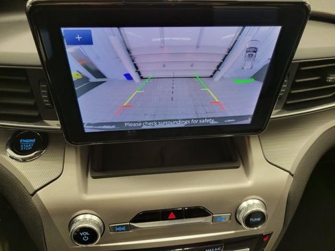 Used 2022 Ford Explorer XLT w/ Equipment Group 202A image 14