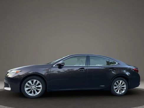 Used 2013 Lexus ES 300h w/ Luxury Pkg FWD image 9