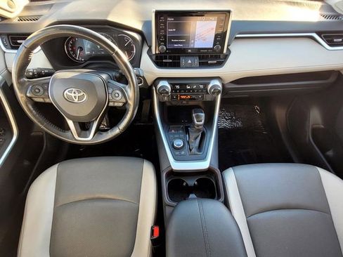 Used 2019 Toyota RAV4 Limited image 22