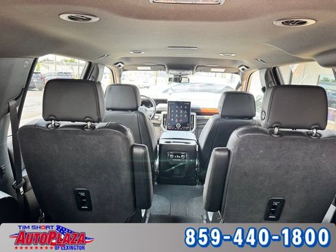 Used 2025 GMC Yukon XL Denali AWD/4WD image 37