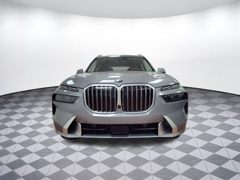 Used 2025 BMW X7 xDrive40i w/ Premium Package image 6