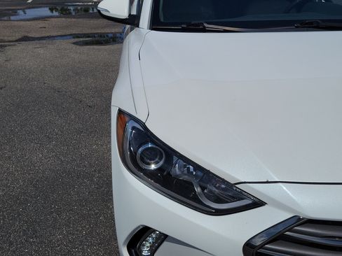 Used 2017 Hyundai Elantra Limited w/ Limited Tech Package 04 FWD image 7