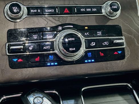 Used 2023 Lincoln Aviator Reserve w/ Equipment Group 201A AWD/4WD image 16