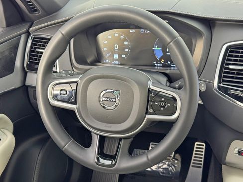 Used 2022 Volvo XC90 T8 R-Design w/ Advanced Package image 21