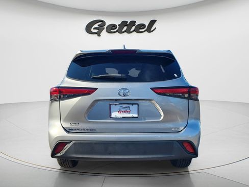 Used 2023 Toyota Highlander XLE FWD image 6