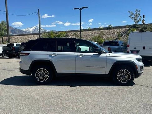 Used 2023 Jeep Grand Cherokee Trailhawk w/ Advanced Protech Group II AWD/4WD image 10