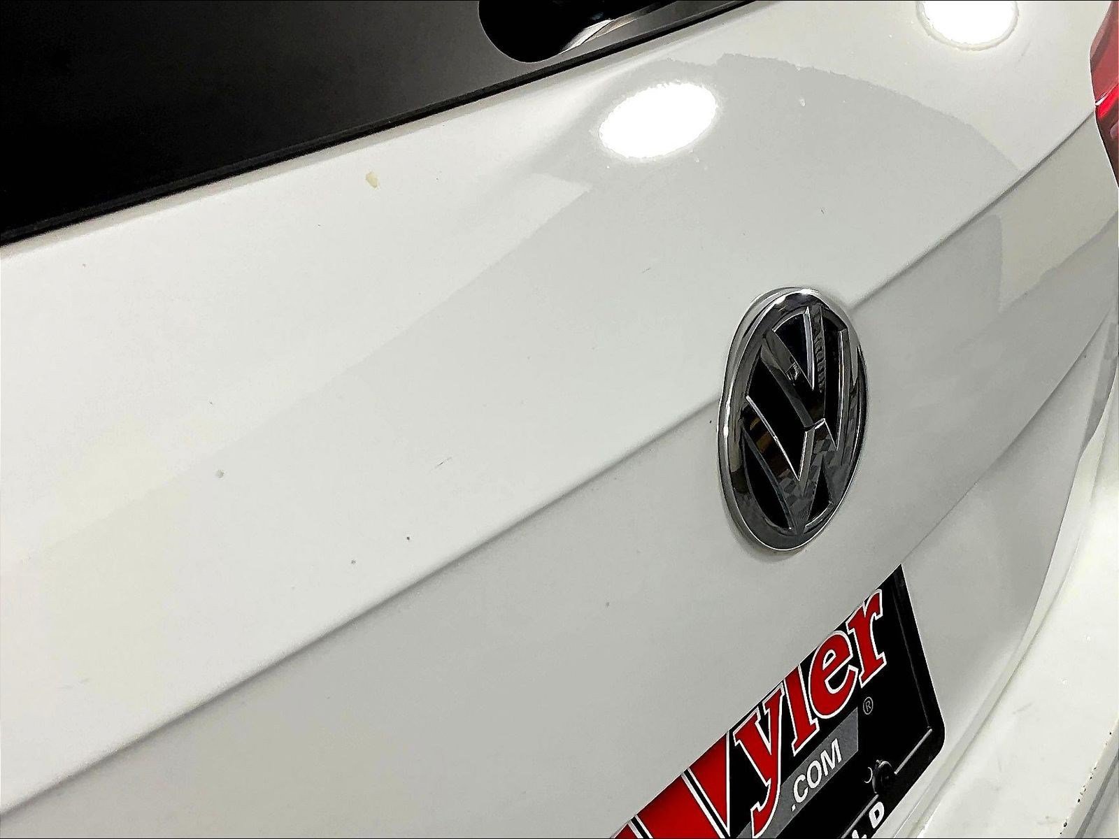 Used 2020 Volkswagen Tiguan SE w/ Panoramic Sunroof Package FWD image 24