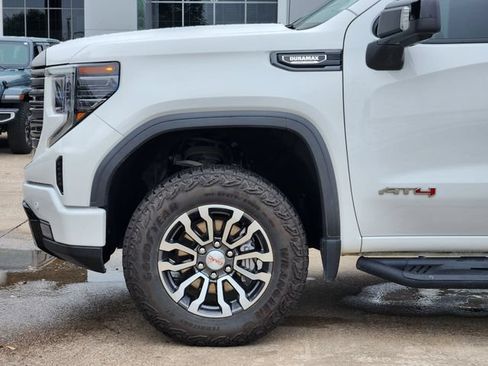 Used 2023 GMC Sierra 1500 AT4 w/ AT4 Premium Package AWD/4WD image 9