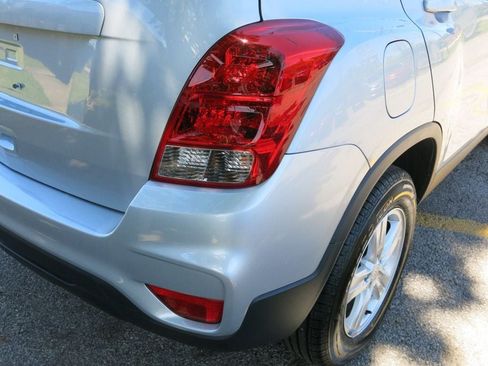 Used 2022 Chevrolet Trax LS w/ Tint and Cruise Package AWD/4WD image 39