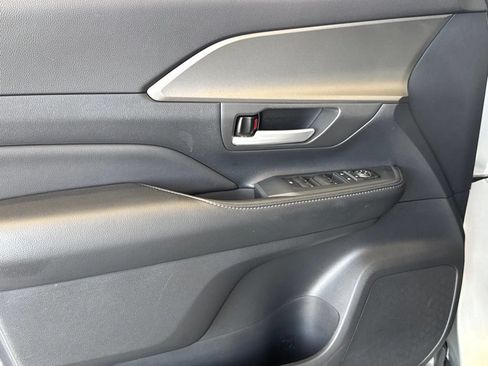 Certified 2024 Toyota Grand Highlander FWD image 20