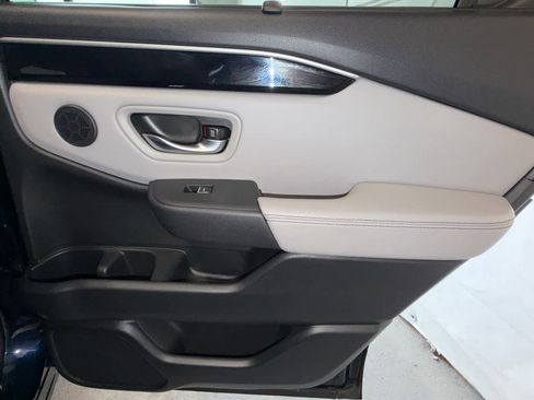 Used 2025 Honda Pilot EX-L image 33