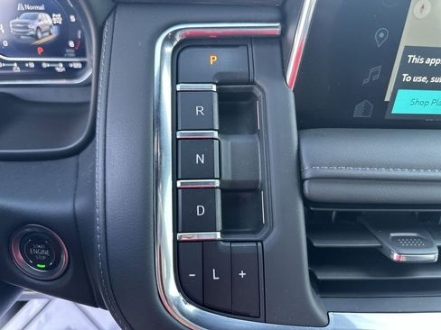 Used 2024 Chevrolet Tahoe Z71 w/ Luxury Package AWD/4WD image 26